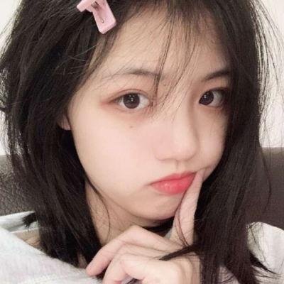 九顶假发的女孩